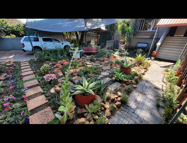 912M² GUESTHOUSE FOR SALE IN WEST ACRES